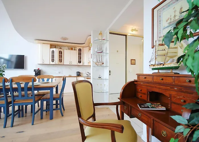 W Porcie Przy Latarni Morskiej Колобжег